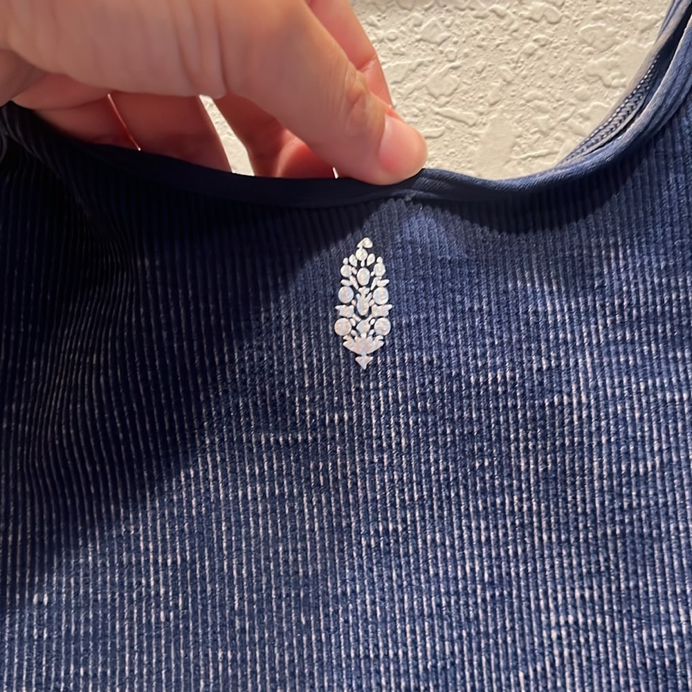 Free People Movement‎ Happiness Runs Navy Crop Top m/l - Picture 7 of 9